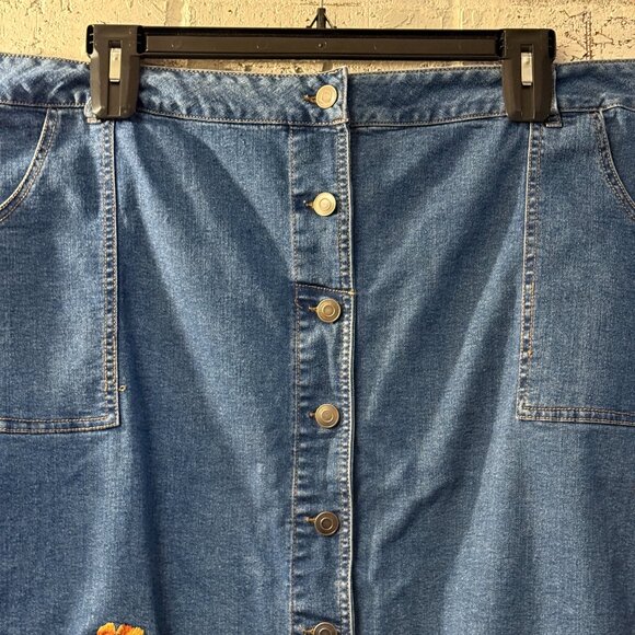 Est 1946 Plus Size 24W Denim Skirt Button Front Floral Embroidery Raw Hem - Picture 2 of 10